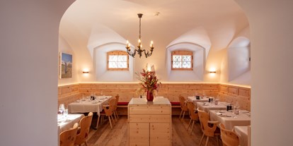 Mountainbike Urlaub - WLAN - Davos Dorf - Enoteca & Osteria Murütsch im historischen Gewölbe - Parkhotel Margna