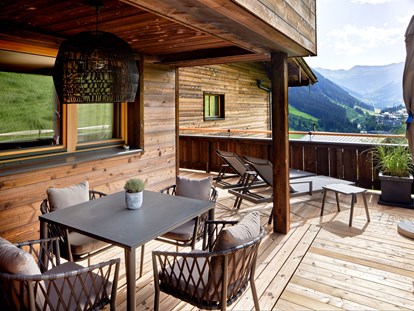 Mountainbike Urlaub - Umgebungsschwerpunkt: Berg - Pinzgau - Mei.Auszeit Balkon mit Sitzgelegenheit und Sonnenliegen - Mei.Berg