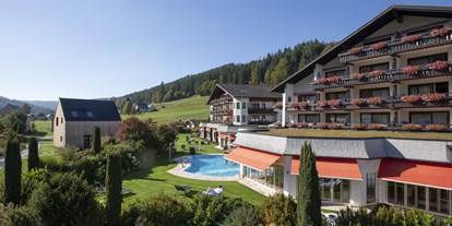 Mountainbike Urlaub - Pools: Außenpool beheizt - Baiersbronn - Hotel Engel Obertal Wellnesshotel Schwarzwald Outdoorpool Meerwasser - Hotel Engel Obertal