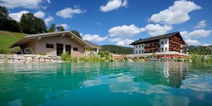Mountainbike Urlaub - Pools: Außenpool beheizt - Baiersbronn - Hotel Engel Obertal Wellnesshotel Schwarzwald Naturbadesee - Hotel Engel Obertal