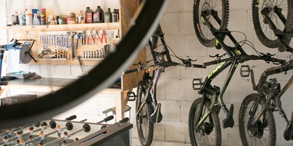 Mountainbike Urlaub - Fahrradwaschplatz - Clausthal-Zellerfeld - Bikegarage mit vollausgestatteter Werkstatt - Harz-BnB Werkmeister