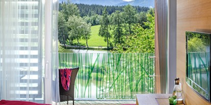 Mountainbike Urlaub - veganes Essen - Pinzgau - Balkon des Doppelzimmers Seeblick mit traumhafter Aussicht - Ritzenhof 4*s Hotel und Spa am See