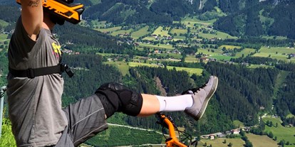 Mountainbike Urlaub - Award-Gewinner 2021 - Steiermark - Planai Bike Park Bikepark Schladming 2.0
Der Action-Spaß für jedermann. | © Roland Haschka

Mit der 10er Seilbahn Planai geht es für Biker und ihre Sportgeräte schnell und komfortabel auf die Schladminger Planai und zu den Einstiegen der Trails.

Ein abwechslungsreiches Streckenangebot lässt im Bikepark Schladming keine Wünsche offen. Die Trails wie die Flowline, der Uphill Flow Trail und die Jumpline begeistern sowohl Einsteiger als auch Profi-Downhiller. Eine Vielzahl an Downhill-Strecken garantieren maximalen Bikespaß für alle Profis.

NEU ab dem Sommer 2021: Nach Umbauarbeiten geht es über den Fairy Trail
ab der Mittelstation wie auf der Flowline mit einer einfachen Streckenführung talwärts. Der letzte Abschnitt bis zum Planai Stadion führt entweder über die Downtown Line oder die Landesstraße. - Hotel Annelies
