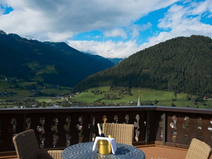 Mountainbike Urlaub - Hotel-Schwerpunkt: Mountainbike & Wandern - Gais (Trentino-Südtirol) - Peak room - Sonnenterrasse - Hotel Goldried
