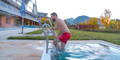 Mountainbike Urlaub - Hotel-Schwerpunkt: Mountainbike & Kulinarik - Flachau - Kaltwasseraußenbecken Sauna - Narzissen Vital Resort