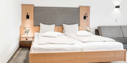 Mountainbike Urlaub - Hotel-Schwerpunkt: Mountainbike & Wandern - Steiermark - KOMFORTABEL Doppelzimmer mit Couch mit Teppichboden - B&B Hotel | Appartements | Bar dieBARBARA 