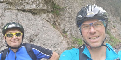 Mountainbike Urlaub - Fahrradwaschplatz - Salzkammergut - Unser Chef Franz und Quide Erwin - Kirchenwirt Sport und Wanderhotel 