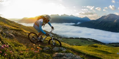 Mountainbike Urlaub - Parkplatz: gebührenpflichtig beim Hotel - Schweiz - Nira Alpina
