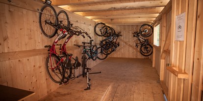 Mountainbike Urlaub - Fahrradwaschplatz - Kiens - Fahrradgarage - Aktivhotel Tuxerhof KG
