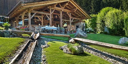 Mountainbike Urlaub - Umgebungsschwerpunkt: Berg - Tiroler Unterland - Unser Grillplatz mitten im Obstgarten ist der perfekte Ort, um einen schönen Urlaubstag ausklingen zu lassen. 
 - ASTER