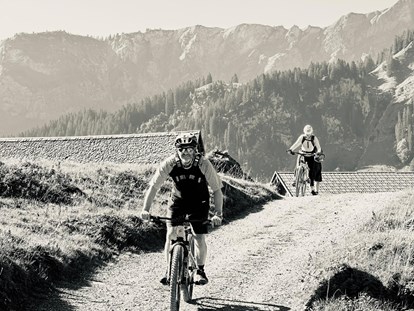 Mountainbike Urlaub - Parkplatz: gebührenpflichtig beim Hotel - Balderschwang - Mountainbike-Guide Christian - Alpen Hotel Post
