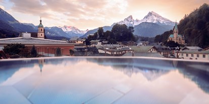 Mountainbike Urlaub - Hallenbad - Lofer - Vom Außenpool den schönsten Ausblick über Berchtesgaden haben. - Hotel Edelweiss-Berchtesgaden