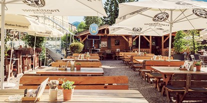 Mountainbike Urlaub - Hallenbad - Lofer - Gasthof Neuhaus mit Biergarten
Genießen Sie hervorragendes Essen in historischem Ambiente.  - Hotel Edelweiss-Berchtesgaden