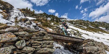 Mountainbike Urlaub - Parkplatz: gebührenpflichtig beim Hotel - Schweiz - AlpenGold Hotel Davos