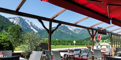 Mountainbike Urlaub - Garten - Fügen - Die sonnige Panoramaterrasse des Restaurant Seeberg im Alpenhof - Hotel Der Alpenhof