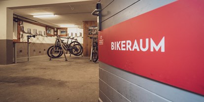 Mountainbike Urlaub - Biketransport: Bergbahnen - Flims Waldhaus - Bikeraum - Hotel Strela