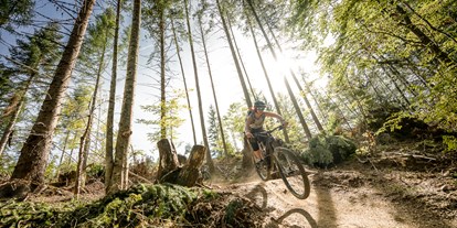 Mountainbike Urlaub - Parkplatz: gebührenpflichtig in Gehweite - Hotel Arlbergerhof Vital