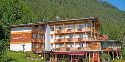 Mountainbike Urlaub - Hotel-Schwerpunkt: Mountainbike & Ruhe - Mallnitz - Hausansicht - Hotel Arlbergerhof Vital