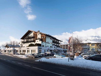 Mountainbike Urlaub - Hotel-Schwerpunkt: Mountainbike & Kulinarik - Niederau (Wildschönau) - Hausansicht im Winter - 4**** DER RESCHENHOF