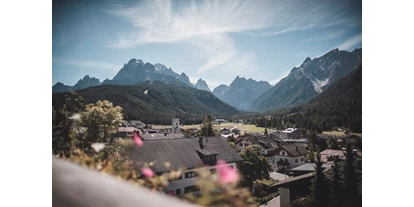 Mountainbike Urlaub - Haustrail - Innichen - Blick vom Balkon auf die Sextner Dolomiten - Bikehotel Alpenblick