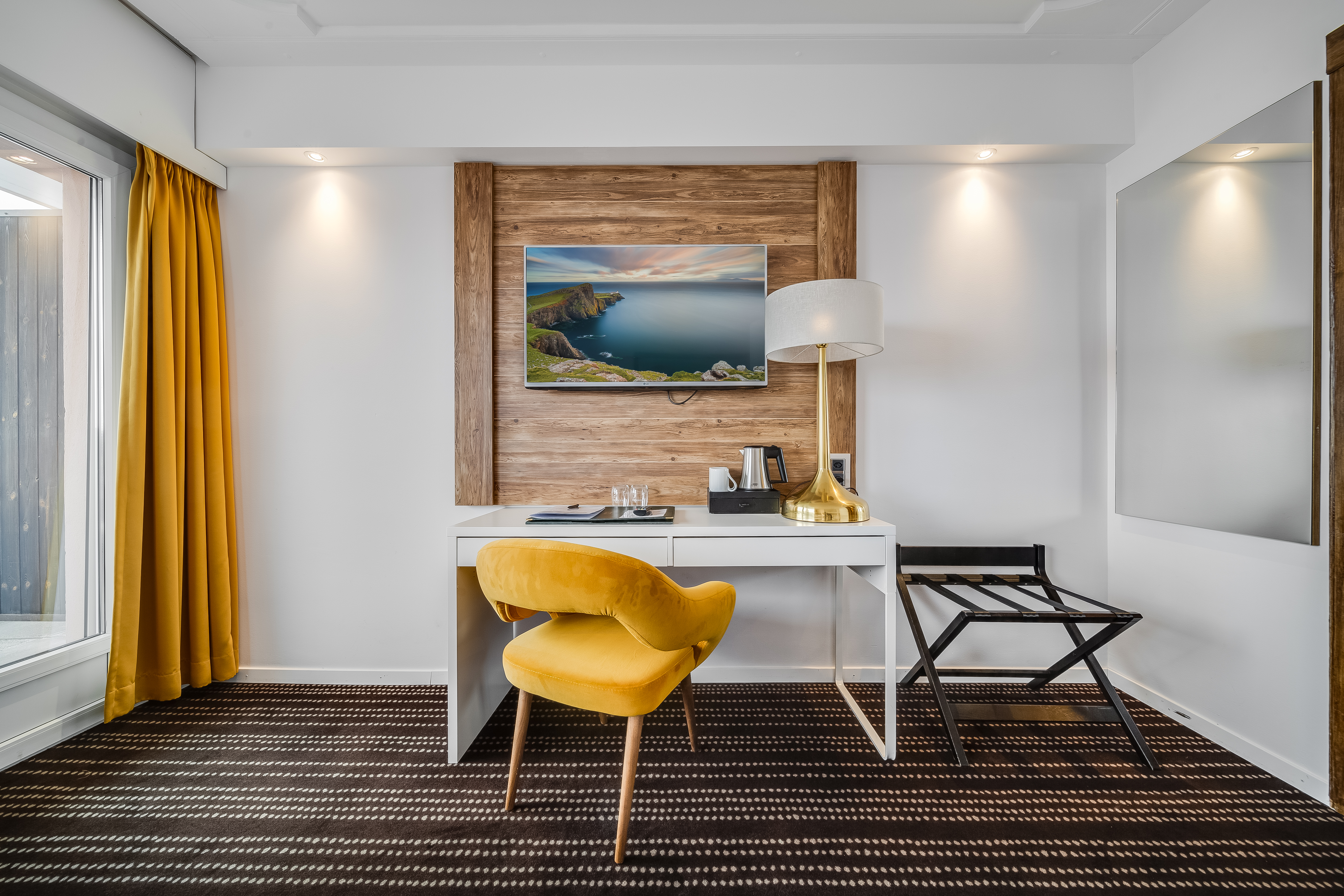 Mountainbikehotel - L'une de nos chambres Prestige, avec vue spectaculaire sur les Alpes Valaisannes. - Hôtel-Restaurant Le Mont-Paisible ***