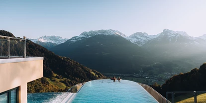 Mountainbike Urlaub - Pools: Infinity Pool - Davos Dorf - Hotel Fernblick Montafon