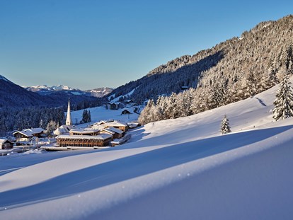 Mountainbike Urlaub - Massagen - Heimat des HUBERTUS Mountain Refugio in winterlicher Landschaft - HUBERTUS Mountain Refugio Allgäu