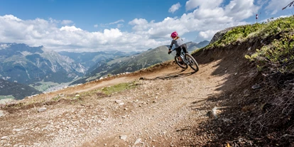 Mountainbike Urlaub - Fahrradraum: versperrbar - Tiroler Oberland - Valrunzhof direkt am Seilbahncenter