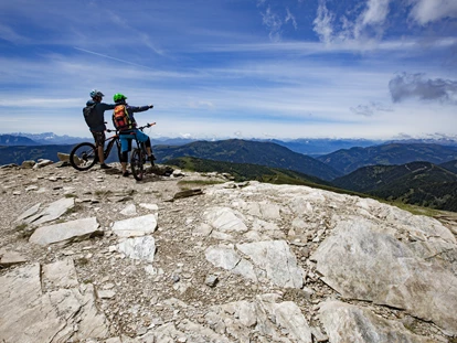 Mountainbike Urlaub - geprüfter MTB-Guide - Densdorf - Gipfelerlebnisse mit dem Bike - Hotel GUT Trattlerhof & Chalets****