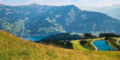 Mountainbike Urlaub - Biketransport: öffentliche Verkehrsmittel - Madreit - Bergsee auf der Schmittenhöhe mit Blick auf den Zeller See - Hotel Sonnblick