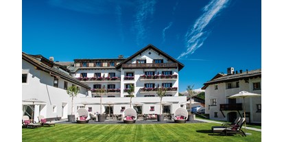 Mountainbike Urlaub - Parkplatz: gebührenpflichtig beim Hotel - Davos Dorf - Aussenbereich - Giardino Bed & Breakfast
