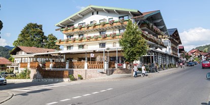 Mountainbike Urlaub - Hotel-Schwerpunkt: Mountainbike & Wandern - PLZ 6884 (Österreich) - Haller´s Posthotel Außenansicht - Haller’s Posthotel