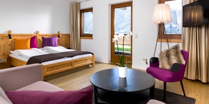 Mountainbike Urlaub - WLAN - PLZ 5733 (Österreich) - Wie eine Postkarte – aber Wirklichkeit. So beschreiben Gäste die Aussicht der Zimmer vom Hotel Goldried. Sie müssen nur die Tür zum Balkon oder zur Terrasse öffnen, und schon finden Sie sich direkt in der Alpenlandschaft wieder. Unsere Doppelzimmer Exklusiv sind modern eingerichtet und liegen im Hauptgebäude des Hotels. Alle Zimmer sind neu renoviert. - Hotel Goldried