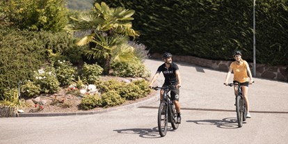 Mountainbike Urlaub - Pools: Außenpool nicht beheizt - Seis am Schlern - Biker im Hotel Torgglhof in Kaltern - Hotel Torgglhof