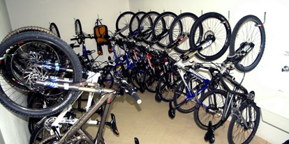 Mountainbike Urlaub - Fahrrad am Zimmer erlaubt - Einer von 2 Bikedepots. Einer für eBikes mit Steckdosen. - Hotel Innerhofer 