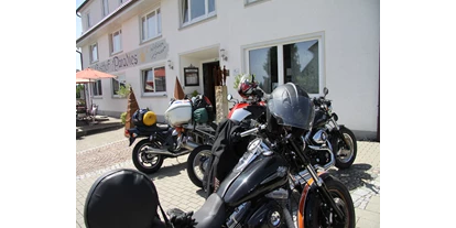 Mountainbike Urlaub - Fahrrad am Zimmer erlaubt - Lindenberg im Allgäu - Motorradausflug ins Paradies - Adam & Eva Gasthof Paradies in Vogt mit Hotel und Paradiesfestsaal