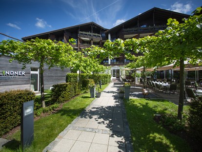 Mountainbike Urlaub - Pools: Außenpool beheizt - Immenstadt im Allgäu - Außenansicht  - Lindner Parkhotel & Spa 
