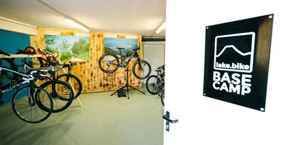 Mountainbike Urlaub - Bikeverleih beim Hotel: Mountainbikes - Der absperrbare Fahrradraum - Ferienwohnungen und Seebungalows am Faaker See - Karglhof OG