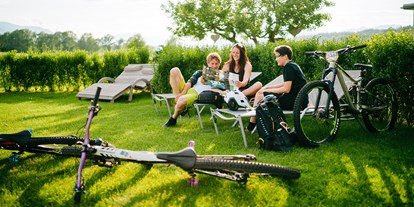Mountainbike Urlaub - Görtschach (Millstatt am See) - Chillen im Garten - Ferienwohnungen und Seebungalows am Faaker See - Karglhof OG