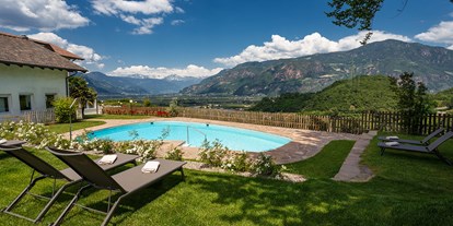 Mountainbike Urlaub - MTB-Region: IT - Südtiroler Weinstraße Tramin / Kalterer See - Steinegg (Trentino-Südtirol) - Pool mit Panoramablick - Hotel Sigmundskron