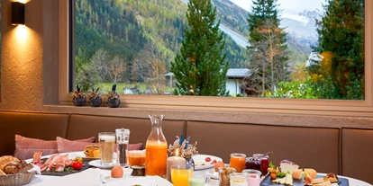 Mountainbike Urlaub - Biketransport: öffentliche Verkehrsmittel - Wildmoos - Frühstück mit Ausblick Adler Inn - ADLER INN Tyrol Mountain Resort SUPERIOR