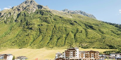 Mountainbike Urlaub - Pools: Innenpool - Zams - Das Alpenromantik Hotel Wirlerhof im Silvrettagebiet auf 1.600 m Seehöhe liegend - Alpenromantik Hotel Wirlerhof