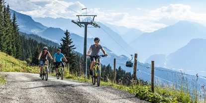 Mountainbike Urlaub - Fahrradraum: versperrbar - Zell (Kufstein) - Biketour zum Fichtenschloss - Aktivhotel Tuxerhof KG