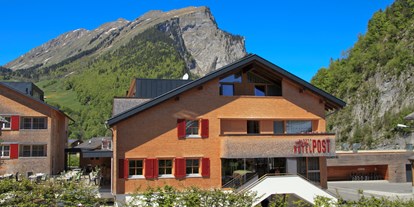 Mountainbike Urlaub - Bikeverleih beim Hotel: Mountainbikes - Außenansicht - Alpen Hotel Post