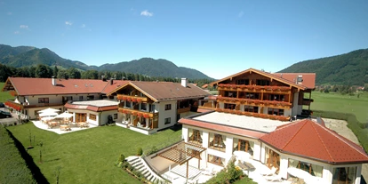 Mountainbike Urlaub - Servicestation - Kirchberg in Tirol - Hotelansicht im Sommer - Ortnerhof - Das Wohlfühlhotel Stegmeier e. K.