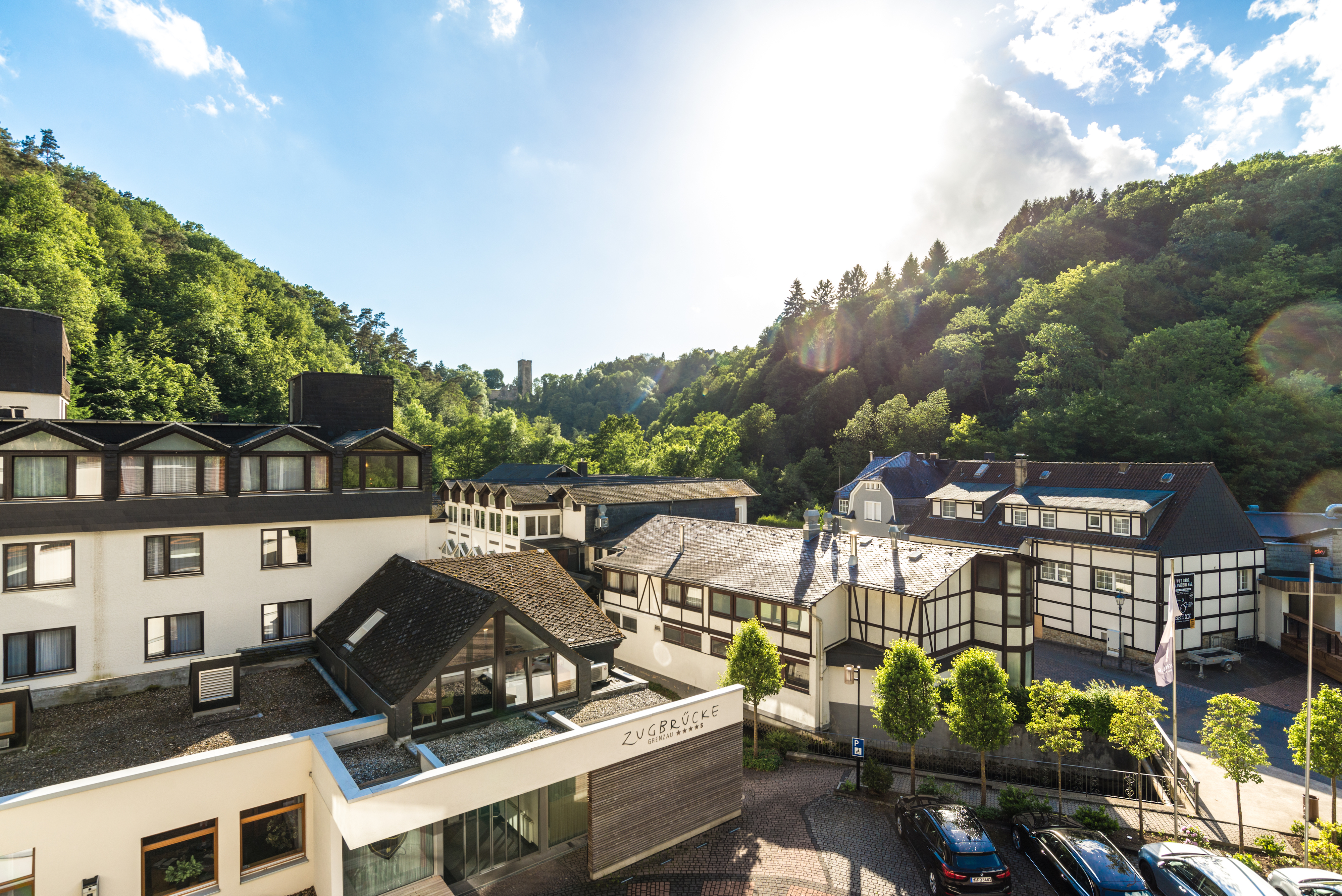 Mountainbikehotel - Hotelaußenansicht - Hotel Zugbrücke Grenzau GmbH
