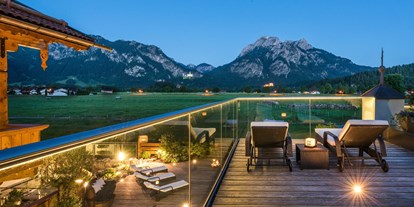 Mountainbike Urlaub - Pools: Außenpool beheizt - Grän - Panorama-Terrasse mit Bergblick - Hotel Das Rübezahl
