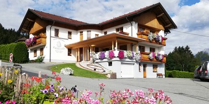 Mountainbike Urlaub - Hotel-Schwerpunkt: Mountainbike & Wandern - Maria Luggau - Süd-ost Ansicht - Hotel - Appartment Kristall