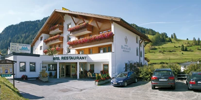 Mountainbike Urlaub - Hotel-Schwerpunkt: Mountainbike & Kulinarik - Landeck - Hoteleingang - Hotel Bergblick