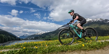 Mountainbike Urlaub - organisierter Transport zu Touren - Davos Wiesen - AlpenGold Hotel Davos